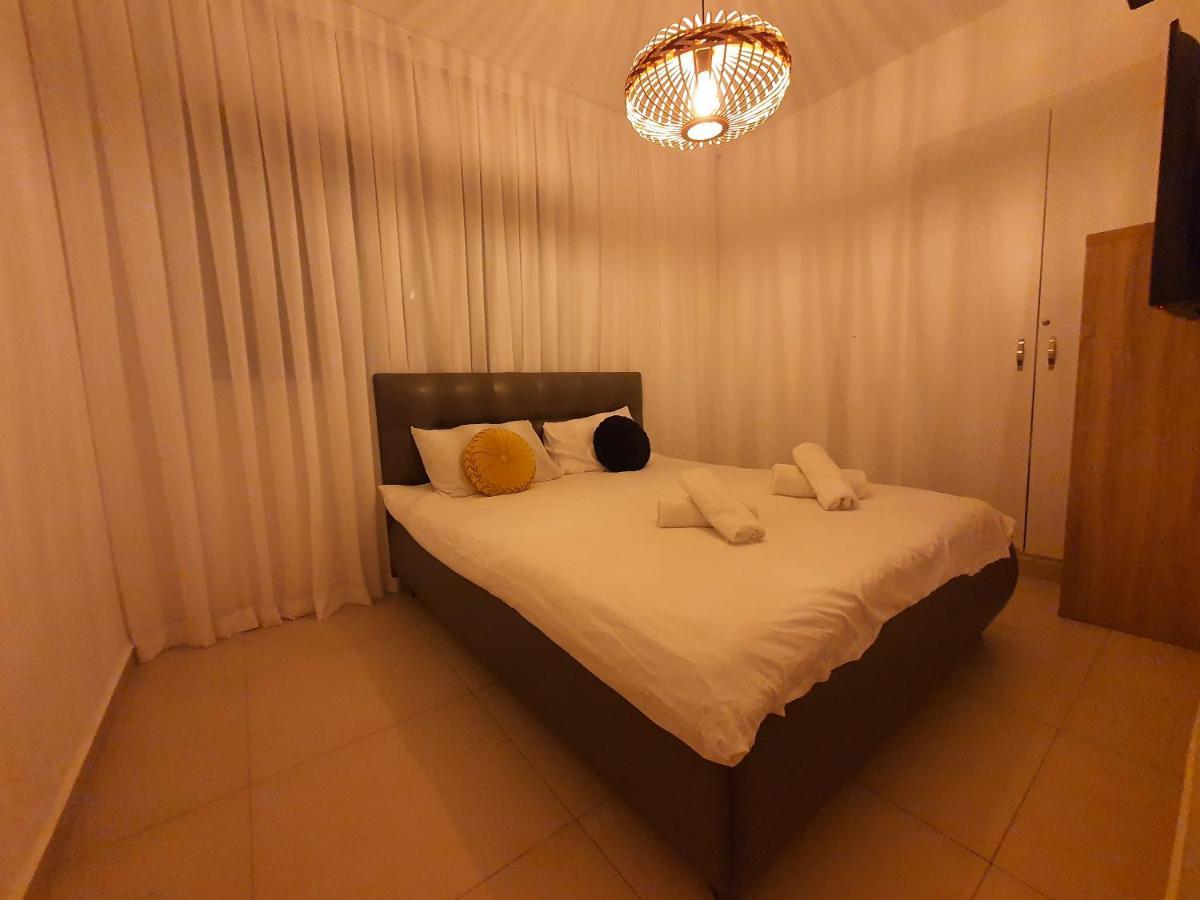 Barak Royal Suites 52 Garden - חמש דקות מהים ומהטיילת Eilat Kültér fotó