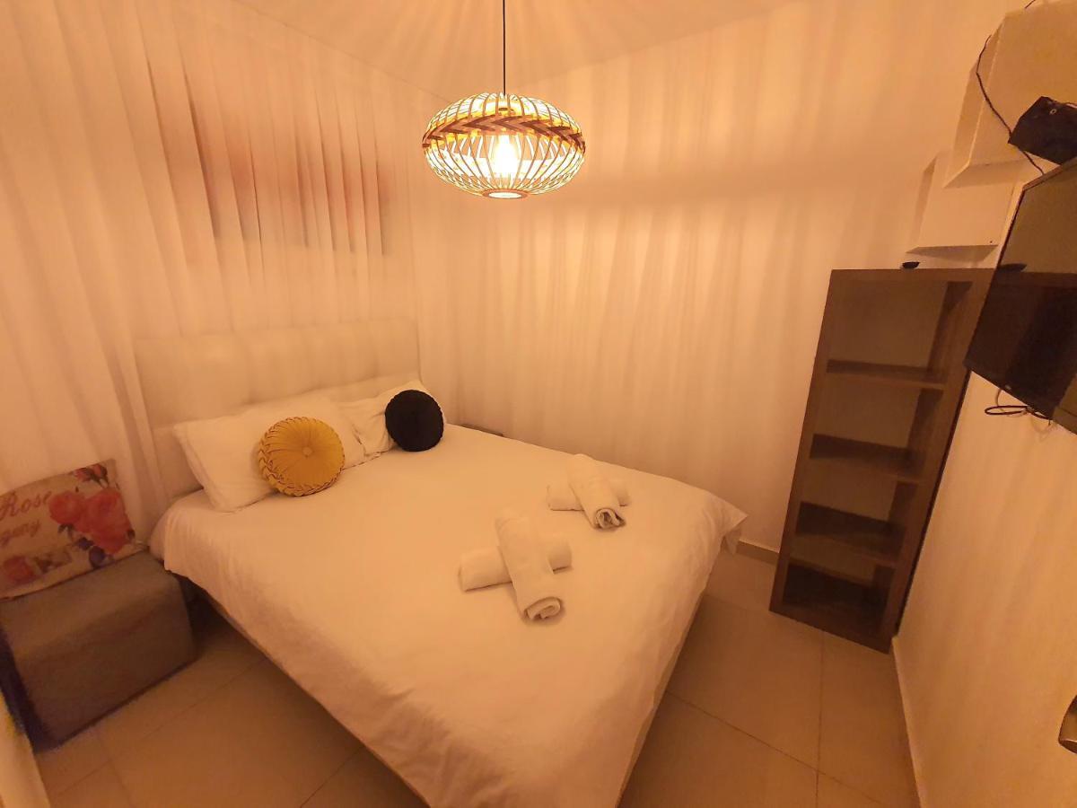 Barak Royal Suites 52 Garden - חמש דקות מהים ומהטיילת Eilat Kültér fotó