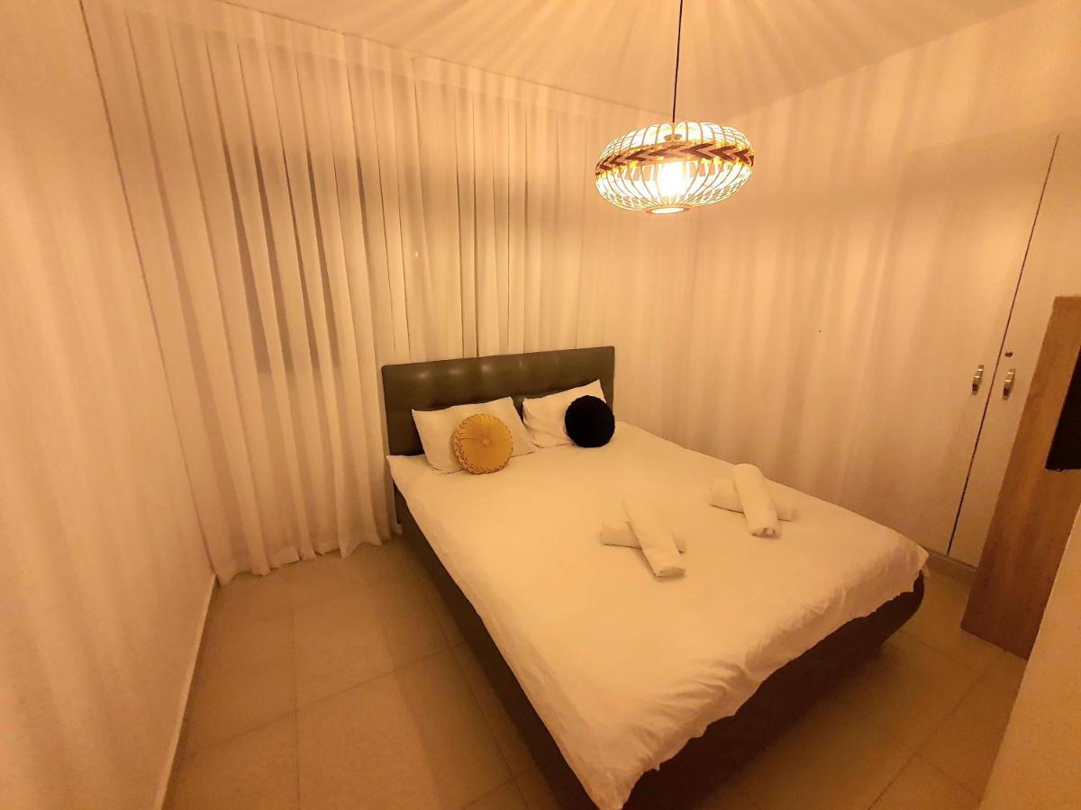 Barak Royal Suites 52 Garden - חמש דקות מהים ומהטיילת Eilat Kültér fotó